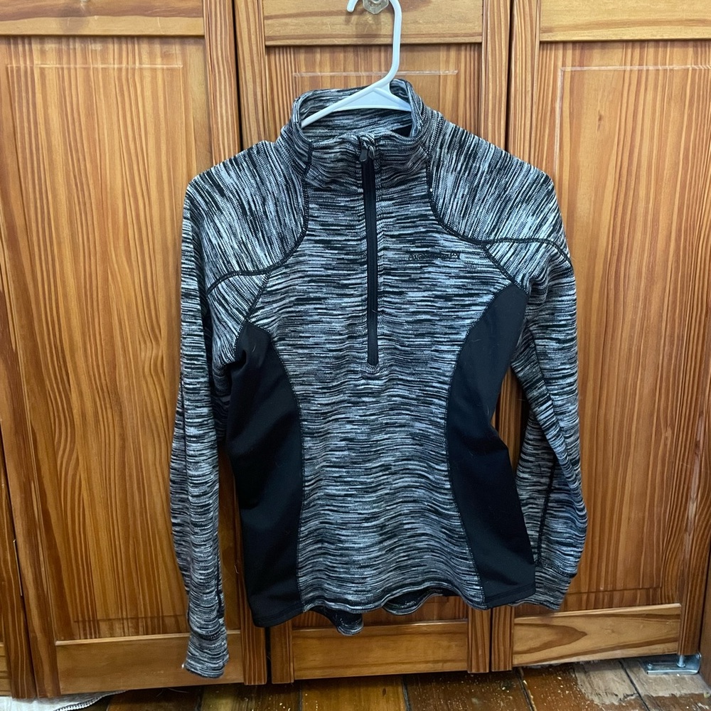 Avalanche Women’s Small Quarter Zip Pull Over